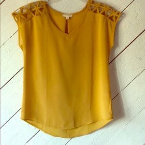 Yellow Blouse ~ E Hanger M ~ Small